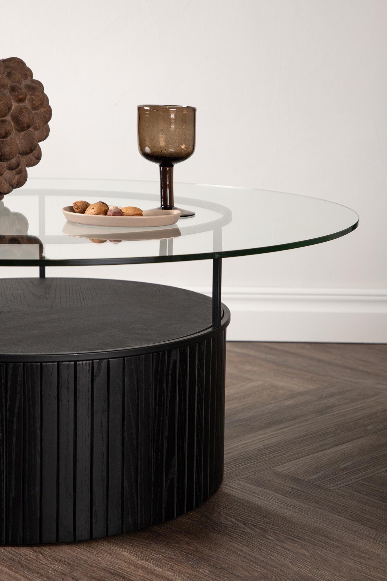 Der Bovall Coffee Tisch von Furniture Fashion besticht durch modernes Design und hochwertige Materialien.