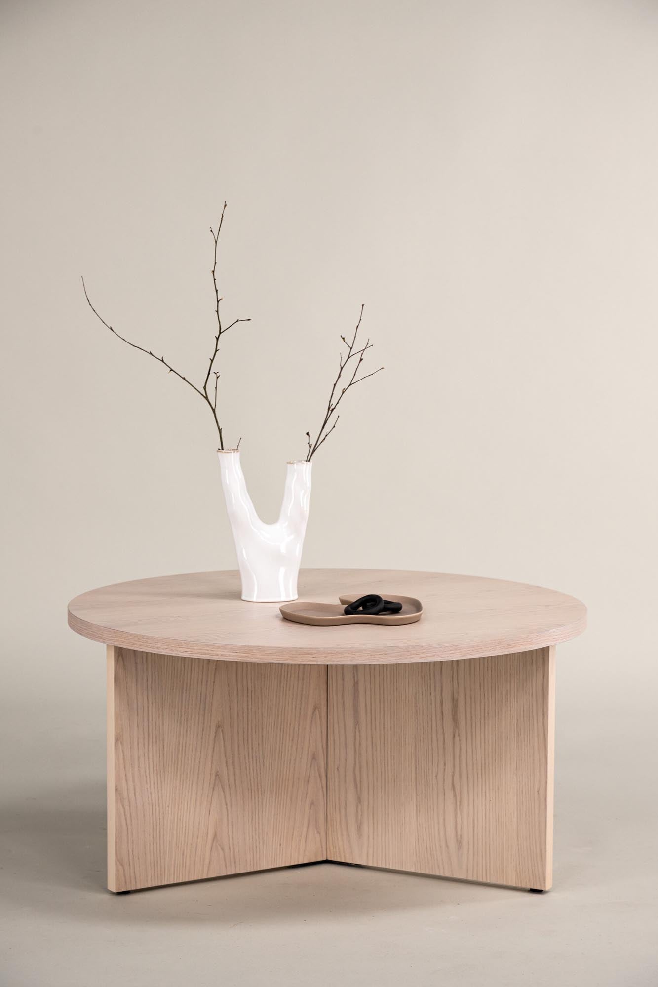 Saltö Beistelltisch von Vind: Modernes Design trifft Funktionalität.