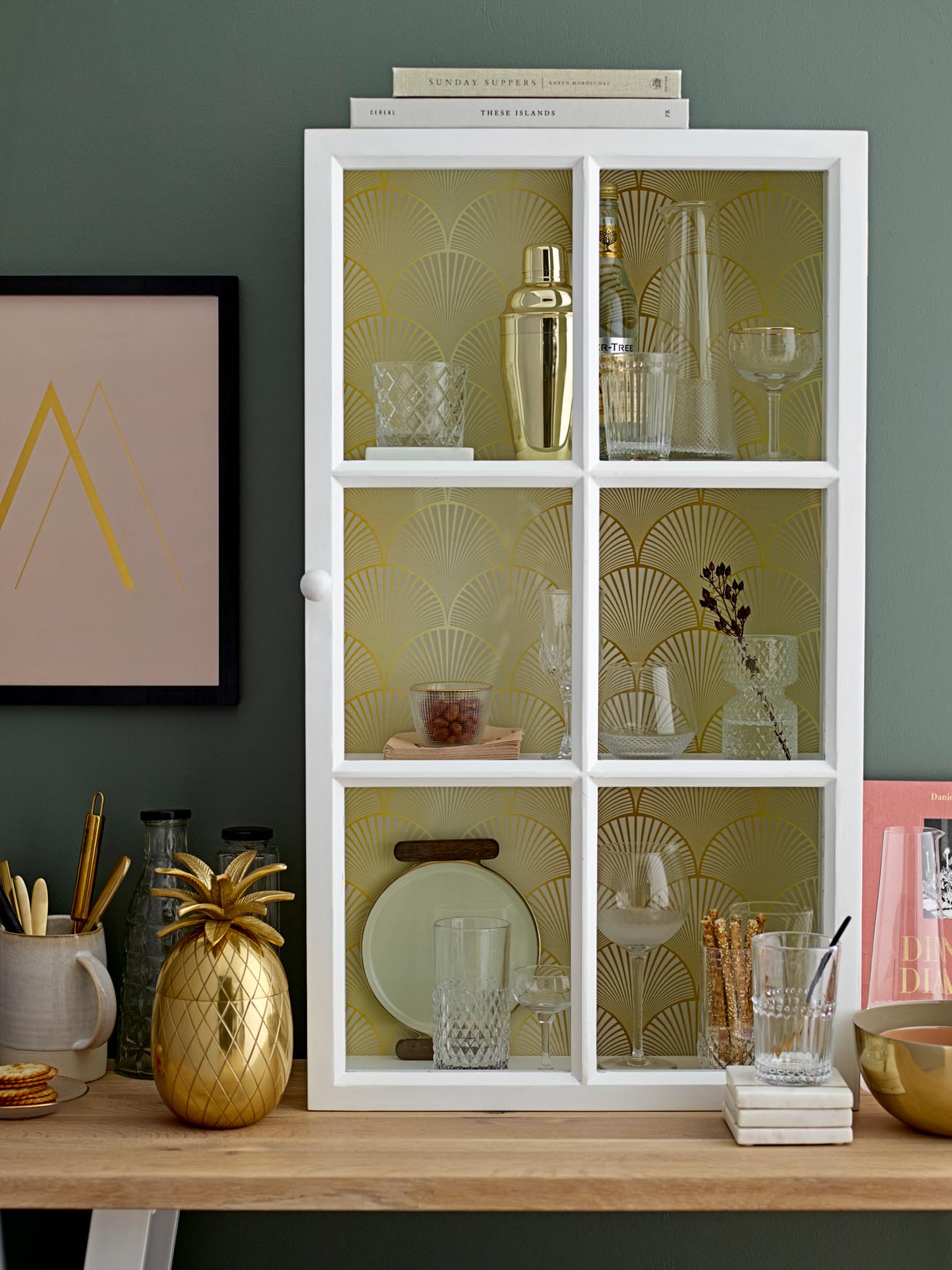 Luxuriöser Eiskübel aus leichtem Aluminium in Gold, perfekt für stilvolle Anlässe. Hält Eis länger kühl und setzt elegante Akzente.