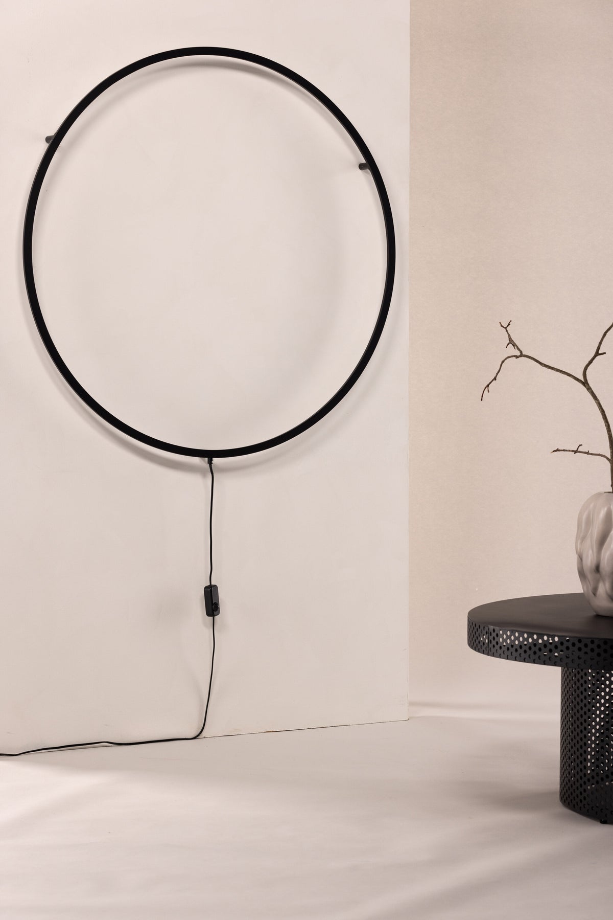 Sörmjöle x Josefin Lustig Wandleuchte in Schwarz präsentiert im Onlineshop von KAQTU Design AG. Wandleuchte ist von Vind