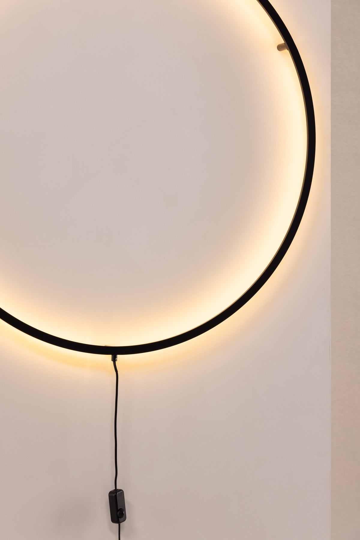 Sörmjöle x Josefin Lustig Wandleuchte in Schwarz präsentiert im Onlineshop von KAQTU Design AG. Wandleuchte ist von Vind