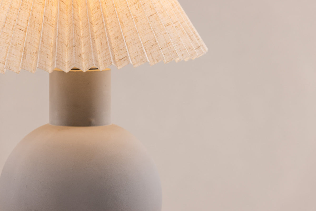 Älvsborg Tischleuchte in Grau präsentiert im Onlineshop von KAQTU Design AG. Tischleuchte ist von Vind