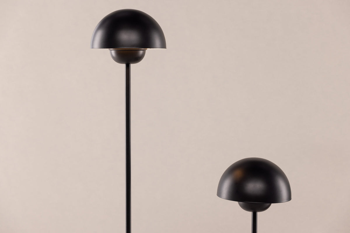 Lyckorna Stehleuchte in Schwarz präsentiert im Onlineshop von KAQTU Design AG. Stehleuchte ist von Vind