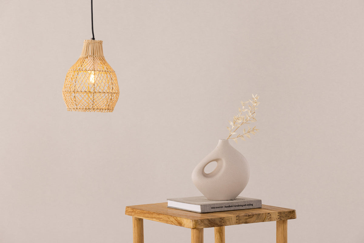 Varekil Pendelleuchte in Natur präsentiert im Onlineshop von KAQTU Design AG. Pendelleuchte ist von Vind