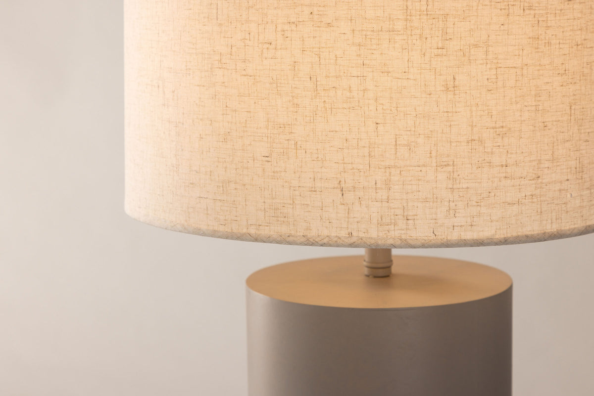 Umeå x Josefin Lustig Lighting in Grau präsentiert im Onlineshop von KAQTU Design AG. Stehleuchte ist von Vind