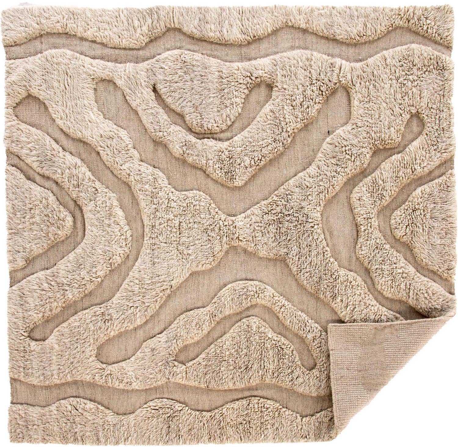 Entdecken Sie den Trondheim x Josefin Lustig Teppich von Vind – ein eleganter, handgewebter Wollteppich, der Wärme und Stil in Ihr Zuhause bringt.