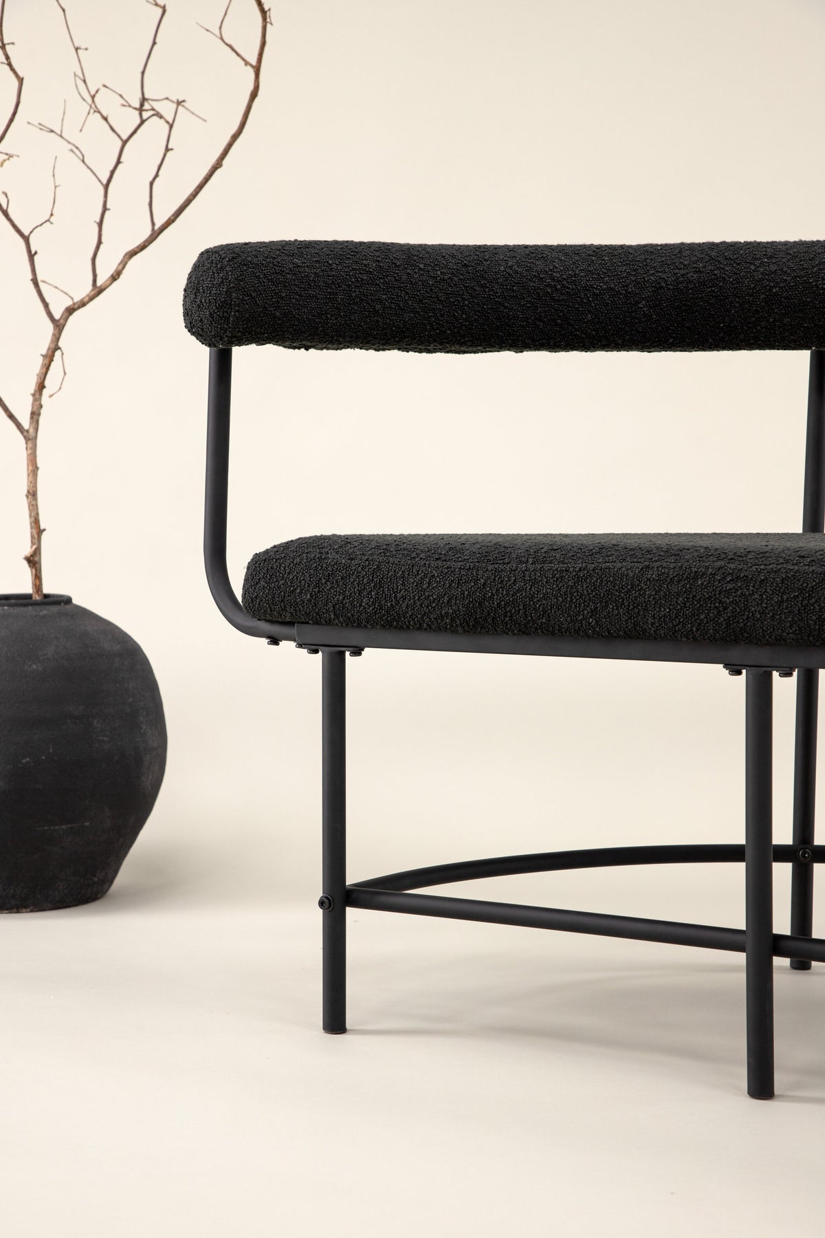 Stallhagen x Josefin Lustig Bank in Schwarz präsentiert im Onlineshop von KAQTU Design AG. Sitzbank ist von Vind