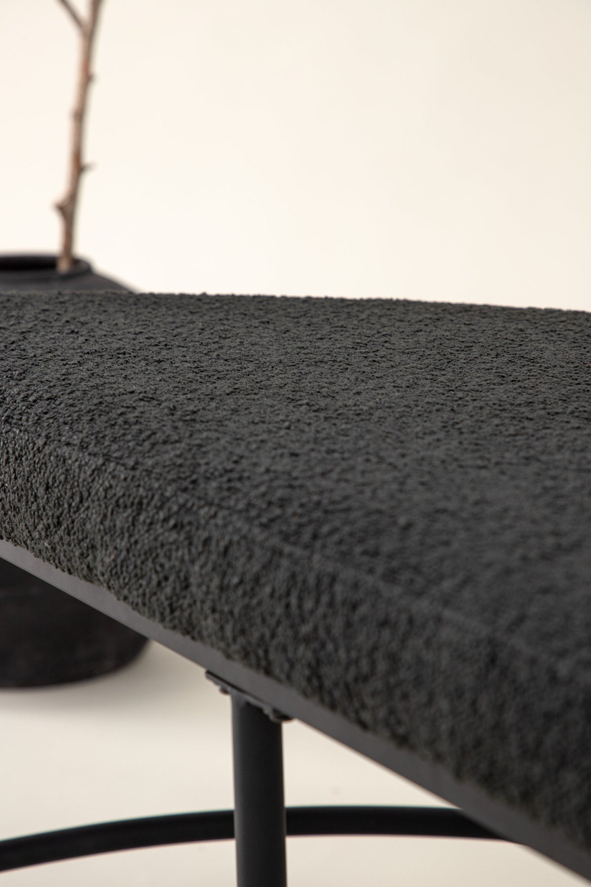 Stallhagen x Josefin Lustig Bank in Schwarz präsentiert im Onlineshop von KAQTU Design AG. Sitzbank ist von Vind