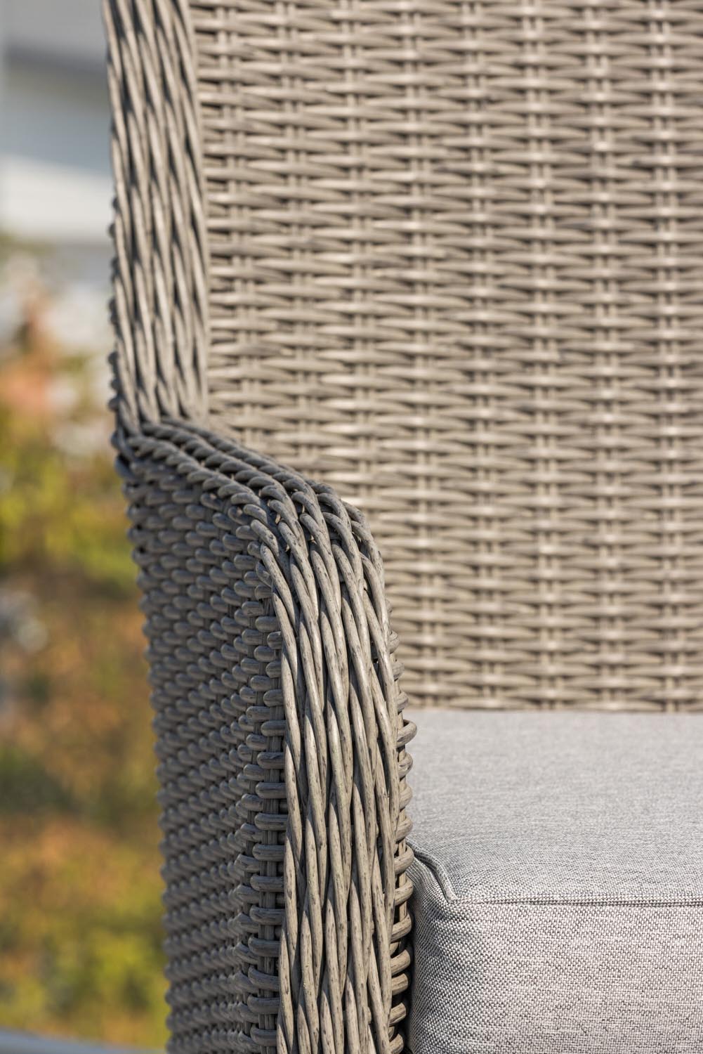 Wembley Stuhl in Grau präsentiert im Onlineshop von KAQTU Design AG. Gartenstuhl mit Armlehnen ist von Venture Home