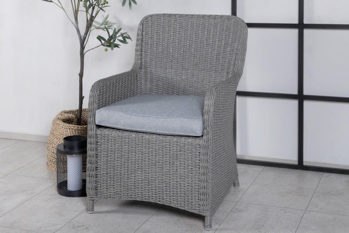 Wembley Stuhl in Grau präsentiert im Onlineshop von KAQTU Design AG. Gartenstuhl mit Armlehnen ist von Venture Home
