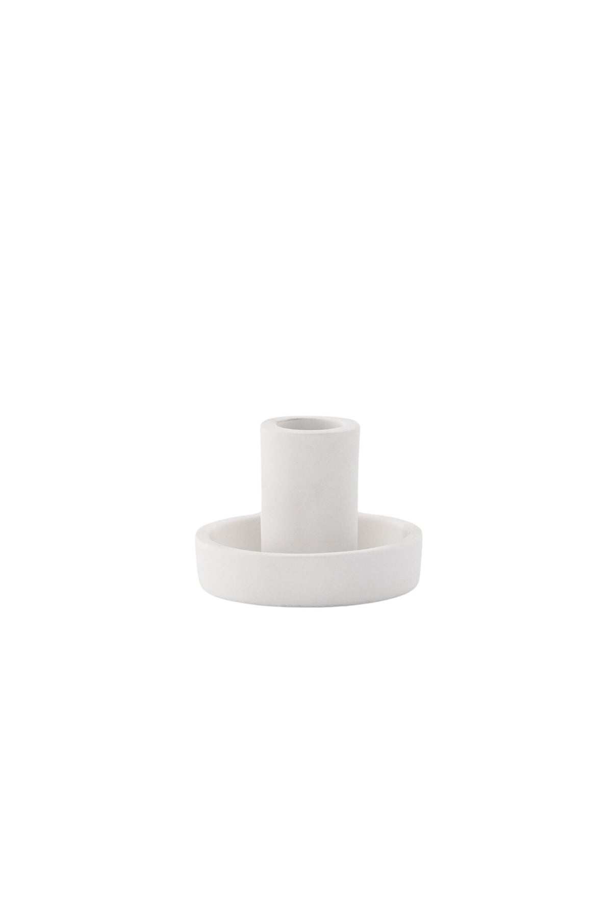 Runder weisser Kerzenständer Ceco aus Ton mit schlichter, minimalistischer Form, Durchmesser 11 cm, Höhe 6 cm.