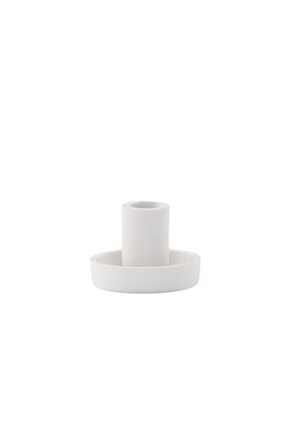 Runder weisser Kerzenständer Ceco aus Ton mit schlichter, minimalistischer Form, Durchmesser 11 cm, Höhe 6 cm.