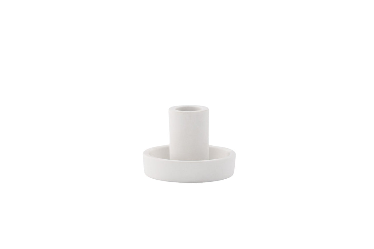 Runder weisser Kerzenständer Ceco aus Ton mit schlichter, minimalistischer Form, Durchmesser 11 cm, Höhe 6 cm.