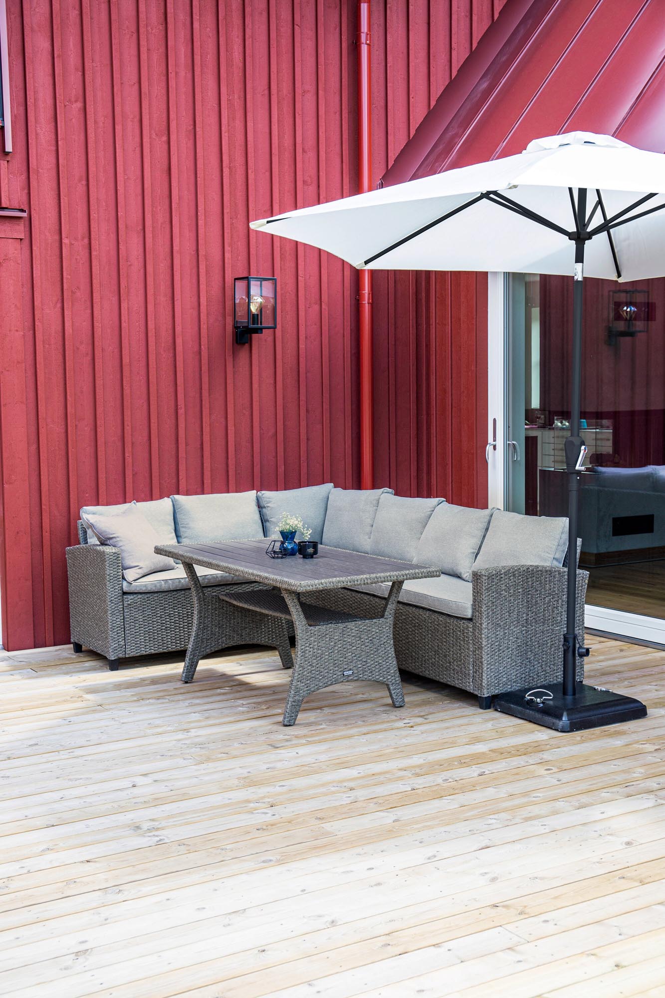 Stylisches Brentwood Ecksofa Outdoorset für 5 Personen. Hochwertiges Kunstrattan, UV-beständig und pflegeleicht. Ideal für gemütliche Stunden im Freien.