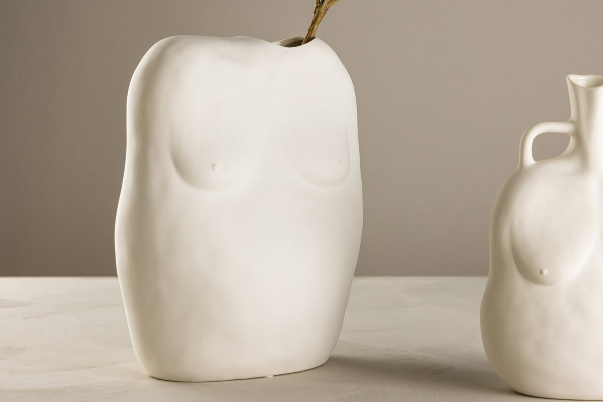 Romie Vase in Cremefarben präsentiert im Onlineshop von KAQTU Design AG. Vase ist von Venture Home