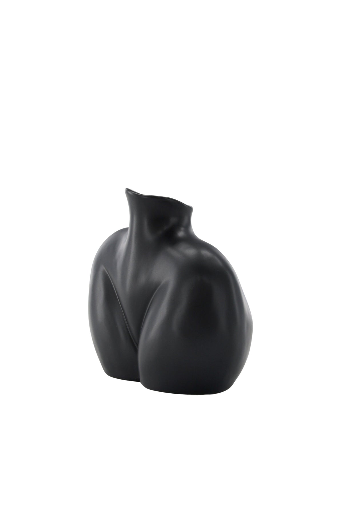Cremefarbene Harvey Vase aus Steinzeug von Venture Home mit geschwungener, an die weibliche Form angelehnter Silhouette.