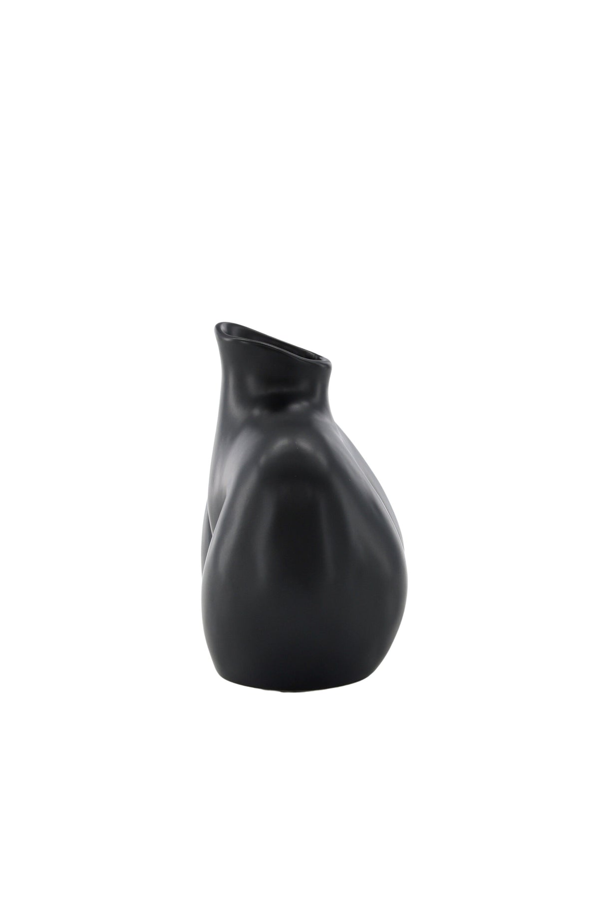 Cremefarbene Harvey Vase aus Steinzeug von Venture Home mit geschwungener, an die weibliche Form angelehnter Silhouette.