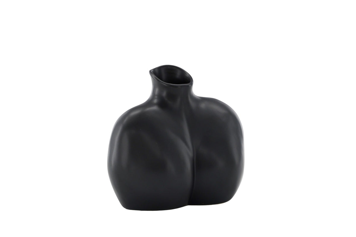 Cremefarbene Harvey Vase aus Steinzeug von Venture Home mit geschwungener, an die weibliche Form angelehnter Silhouette.