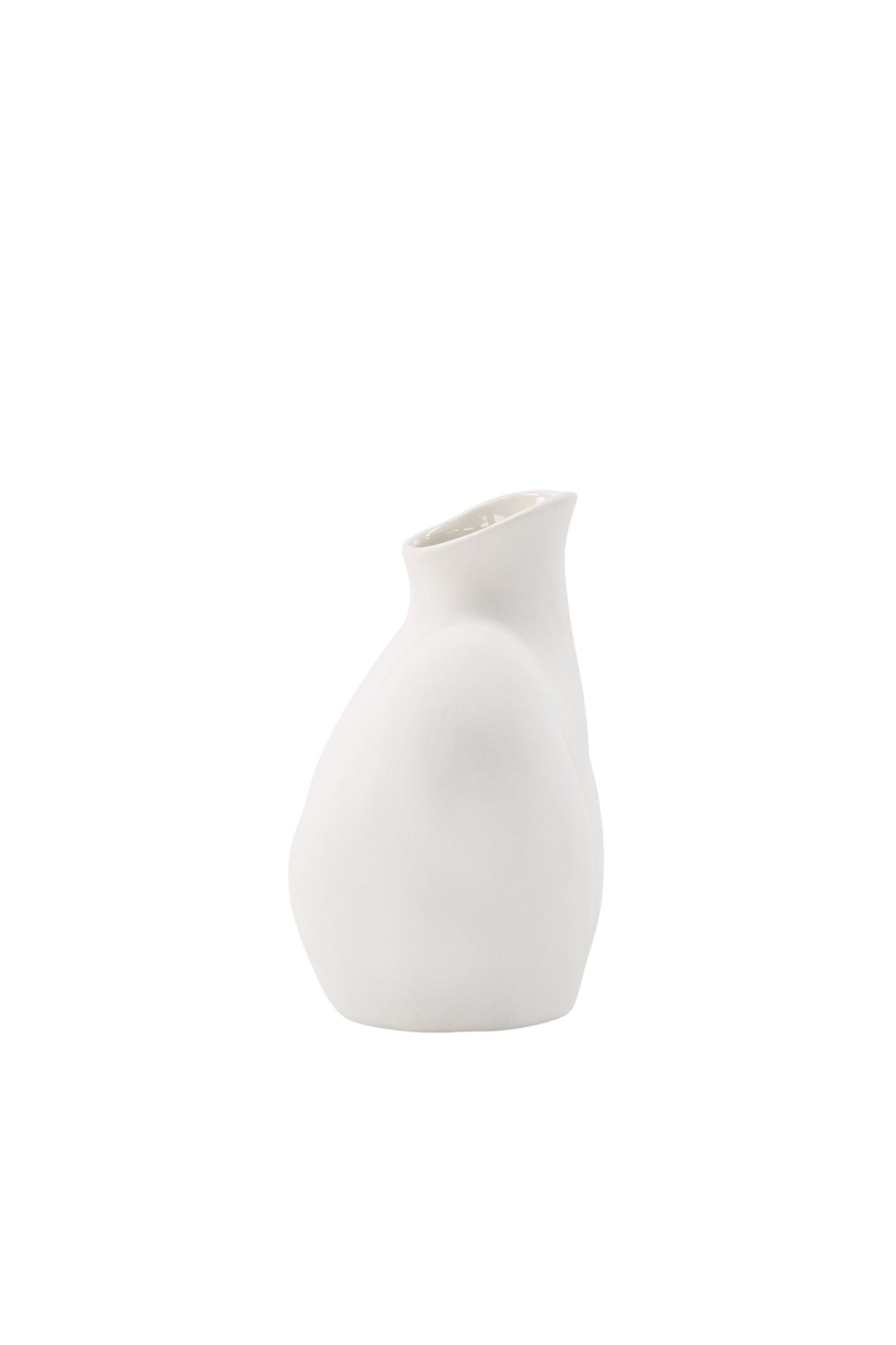 Cremefarbene Harvey Vase aus Steinzeug von Venture Home mit geschwungener, an die weibliche Form angelehnter Silhouette.