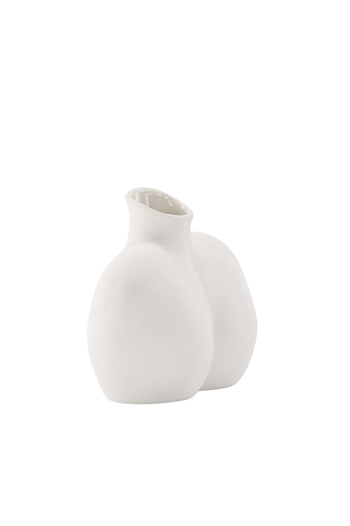 Cremefarbene Harvey Vase aus Steinzeug von Venture Home mit geschwungener, an die weibliche Form angelehnter Silhouette.