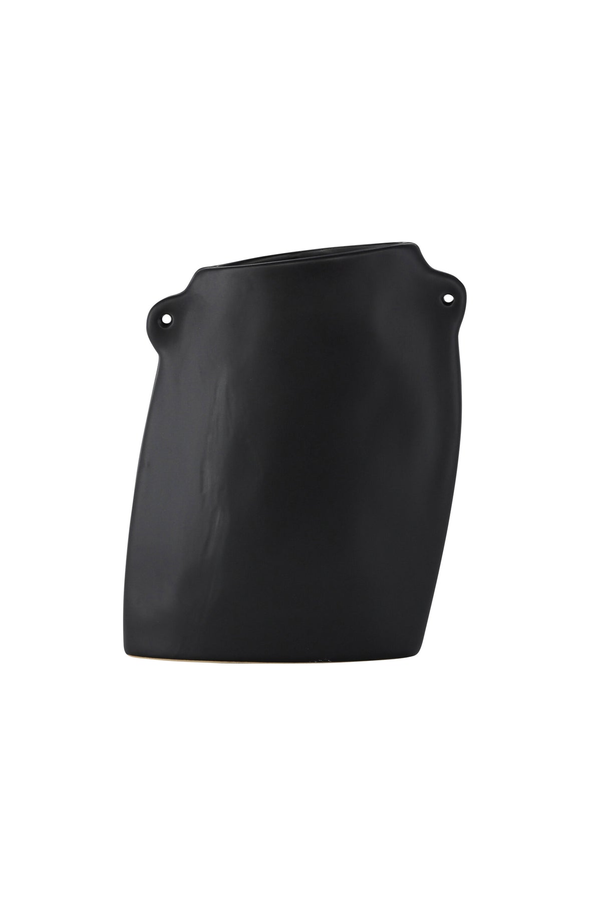 Schwarze Hie Vase von Venture Home aus Steinzeug mit schmaler Öffnung und zwei seitlichen Griffen, freigestellt fotografiert.