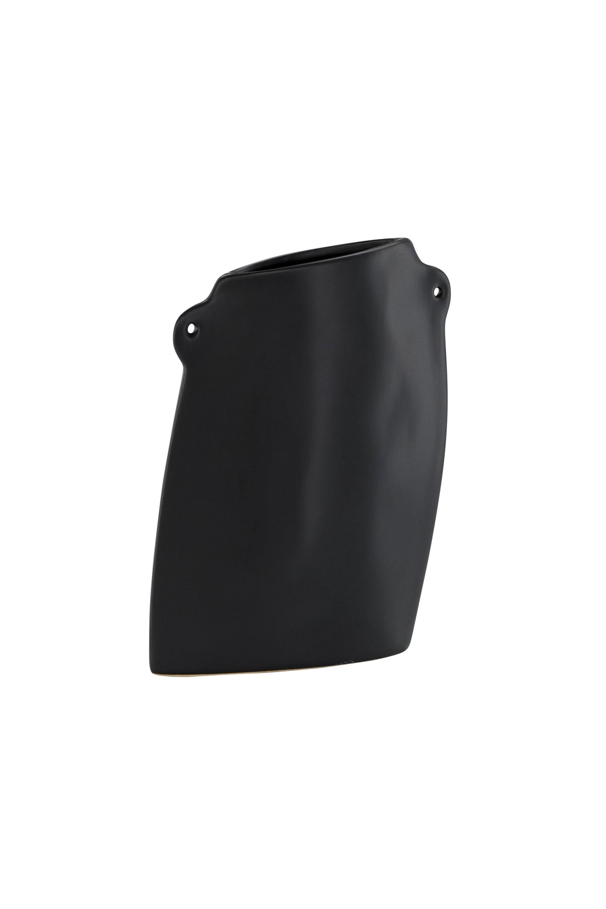 Schwarze Hie Vase von Venture Home aus Steinzeug mit schmaler Öffnung und zwei seitlichen Griffen, freigestellt fotografiert.