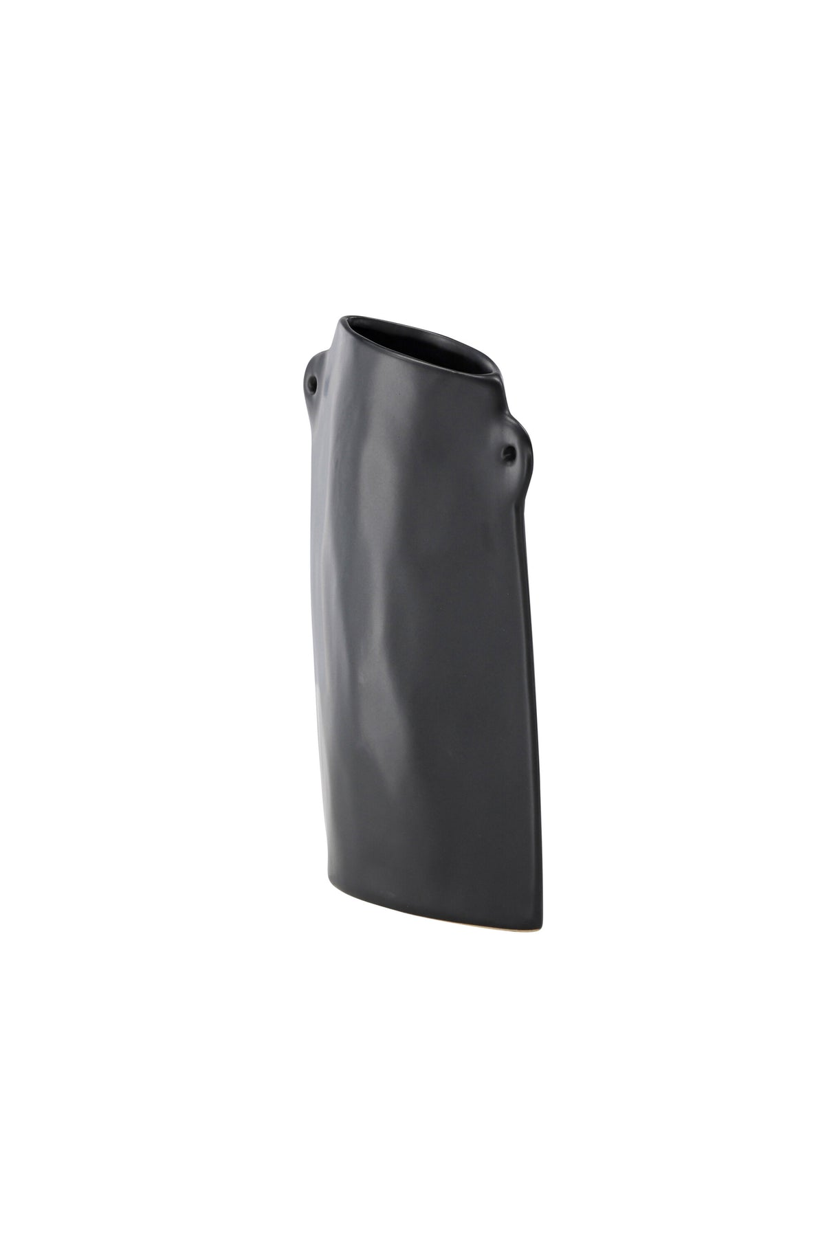 Schwarze Hie Vase von Venture Home aus Steinzeug mit schmaler Öffnung und zwei seitlichen Griffen, freigestellt fotografiert.