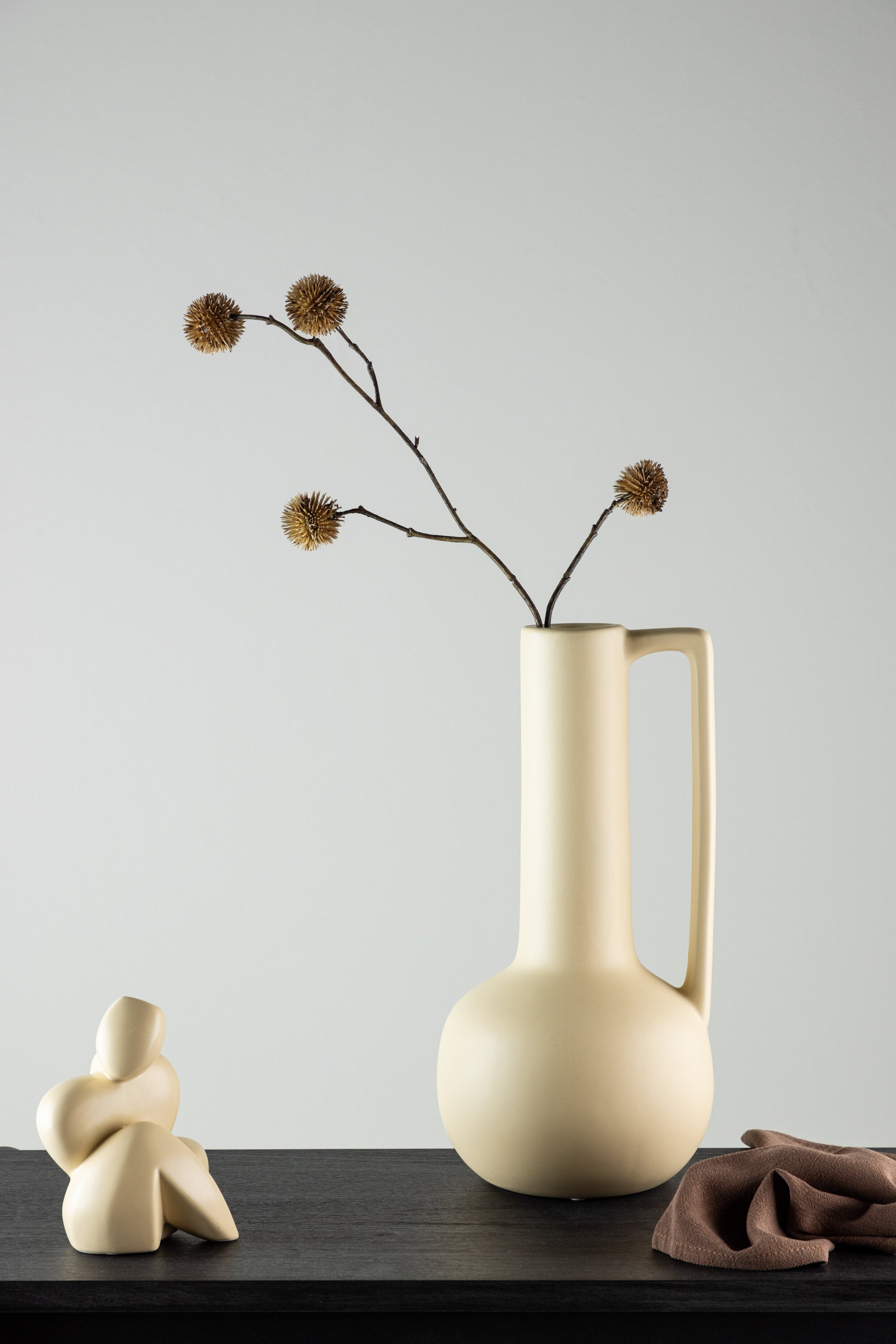 Allis Vase in Gelb präsentiert im Onlineshop von KAQTU Design AG. Vase ist von Venture Home