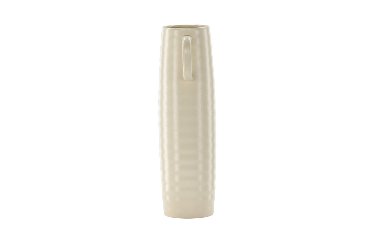 Beige Cent Vase von Venture Home aus Steinzeug mit wellenförmiger Struktur und zwei asymmetrisch angebrachten Griffen an den Seiten.