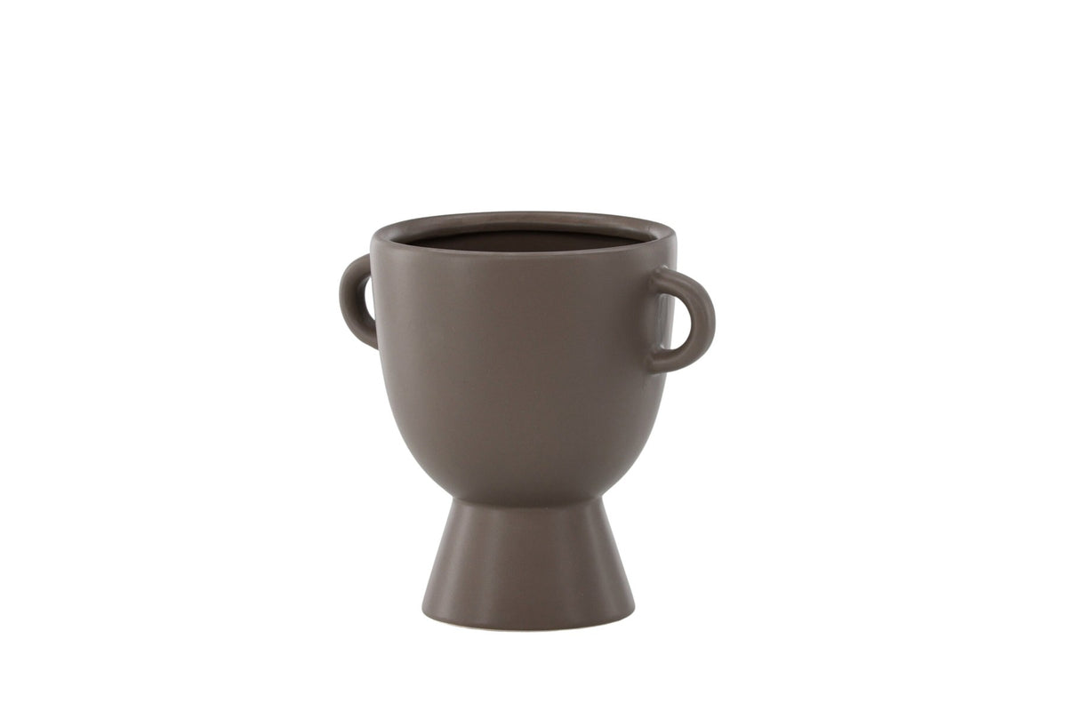 Beige Cent Vase von Venture Home aus Steinzeug mit wellenförmiger Struktur und zwei asymmetrisch angebrachten Griffen an den Seiten.