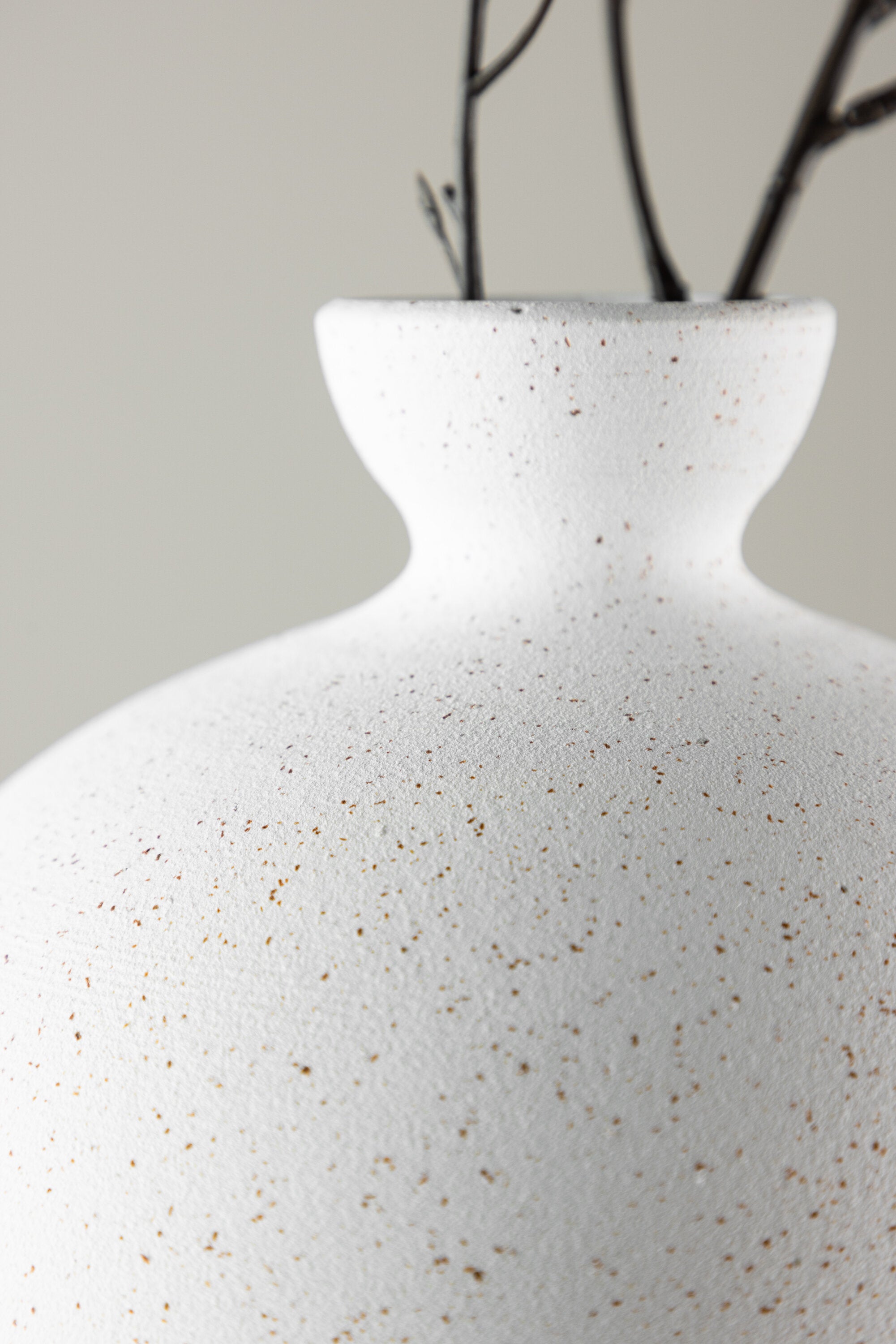 Rellis Vase in Schwarz-Weiss präsentiert im Onlineshop von KAQTU Design AG. Vase ist von Venture Home