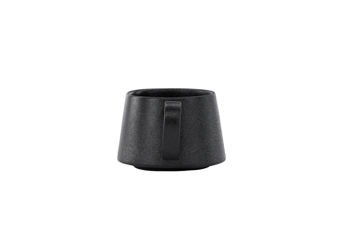 Wabi Sabi Kaffeetasse in Schwarz präsentiert im Onlineshop von KAQTU Design AG. Kaffeetassen ist von Venture Home