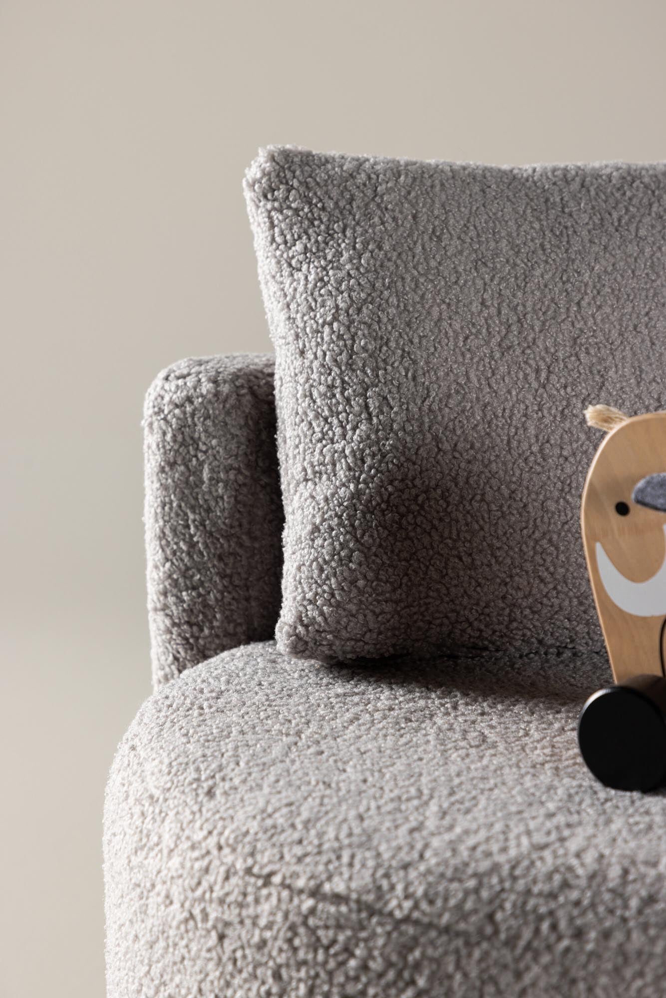 Kelso Kids Sofa: Bequemes, umweltfreundliches Möbel für Kinder.