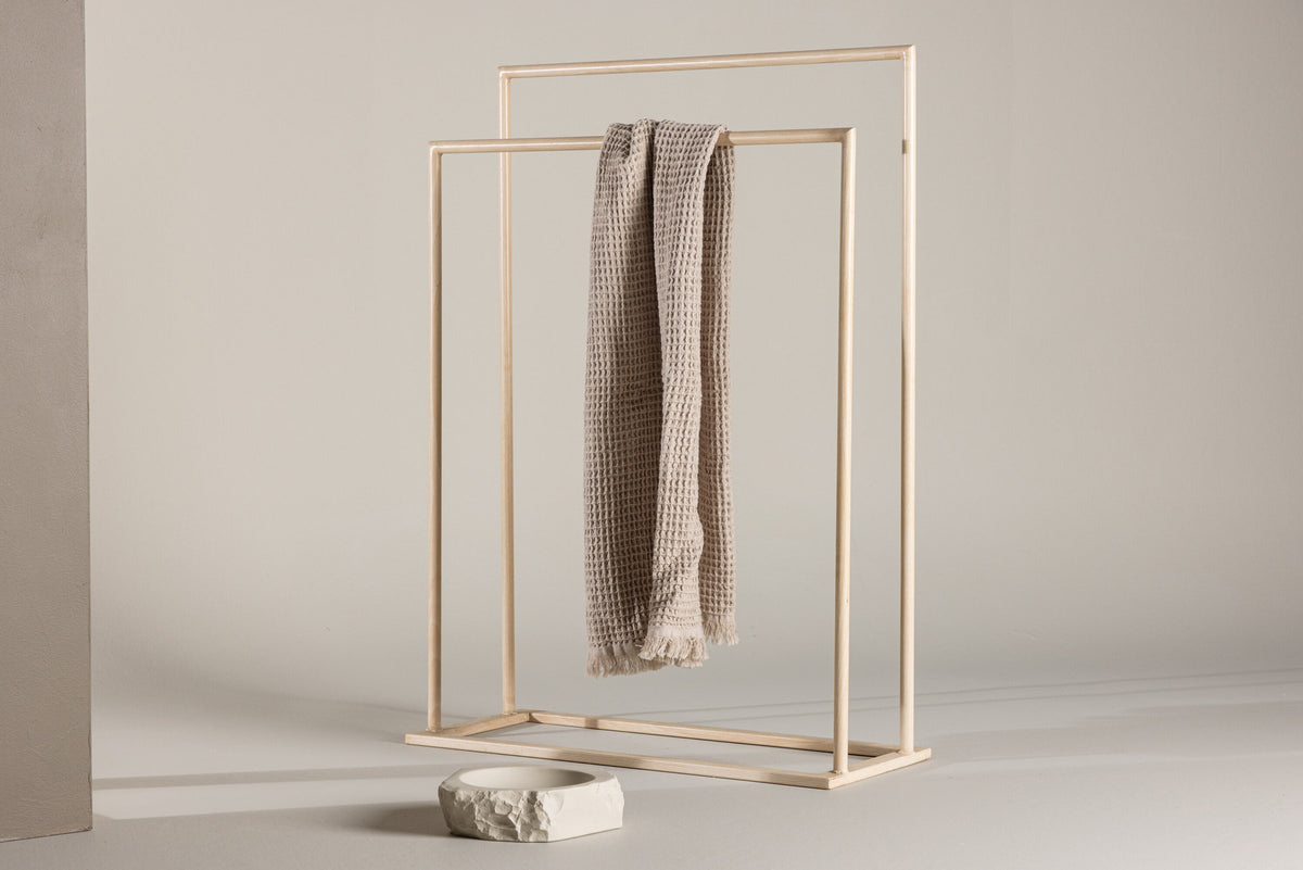 Alva Hänger in Tünchen präsentiert im Onlineshop von KAQTU Design AG. ist von Venture Home