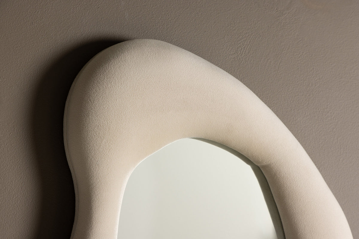 Louisville Spiegel in Beige präsentiert im Onlineshop von KAQTU Design AG. Spiegel ist von Venture Home