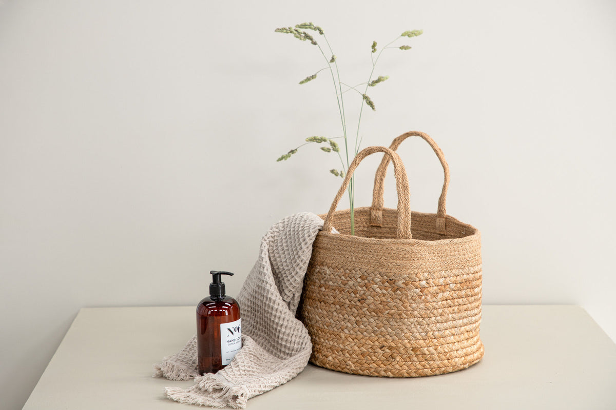 Mumbai Dekoration in Natur präsentiert im Onlineshop von KAQTU Design AG. Aufbewahrungskorb ist von Venture Home