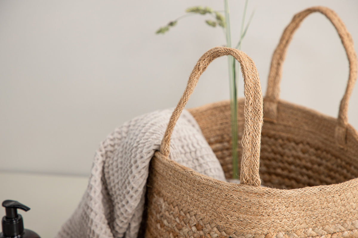 Mumbai Dekoration in Natur präsentiert im Onlineshop von KAQTU Design AG. Aufbewahrungskorb ist von Venture Home