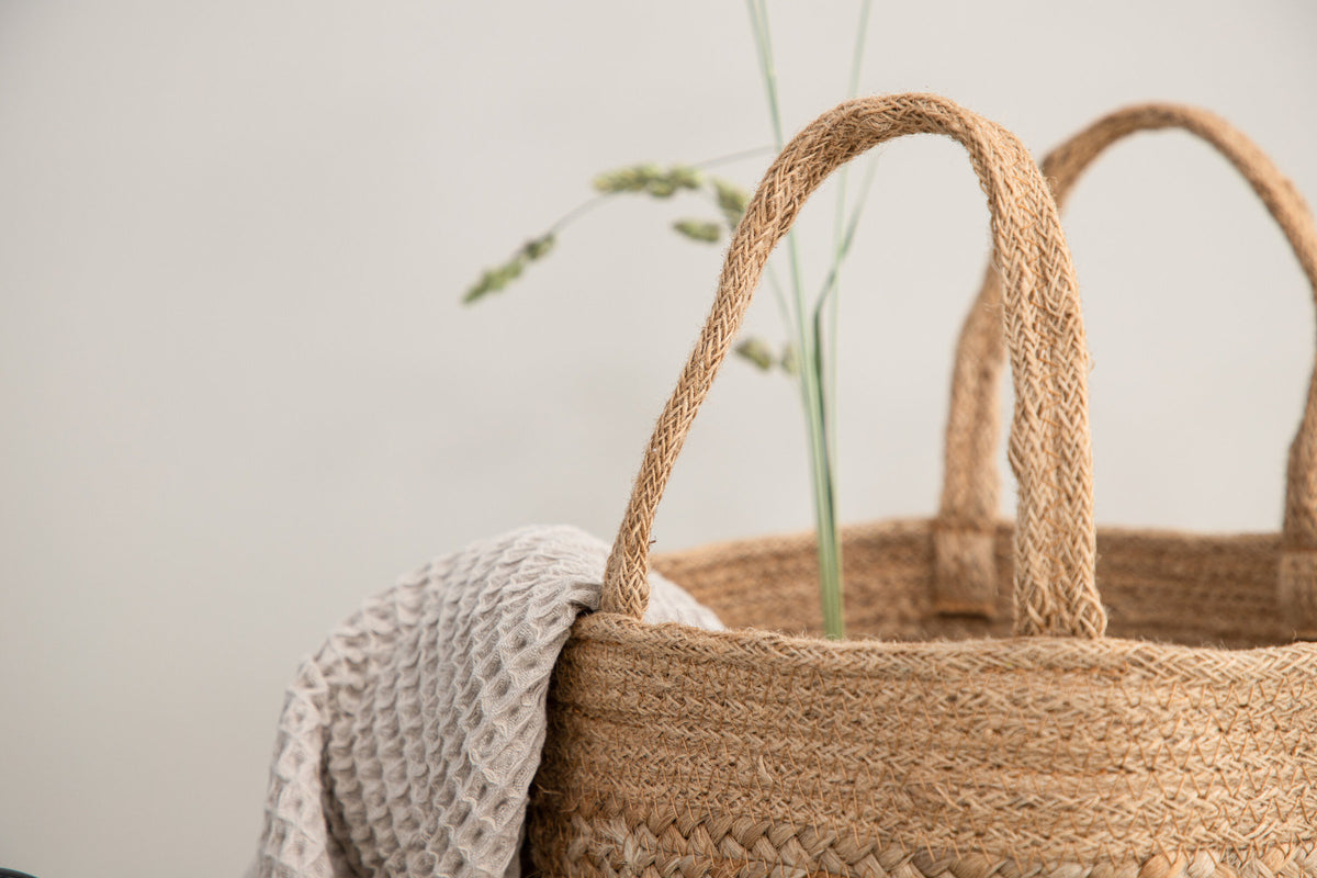 Mumbai Dekoration in Natur präsentiert im Onlineshop von KAQTU Design AG. Aufbewahrungskorb ist von Venture Home