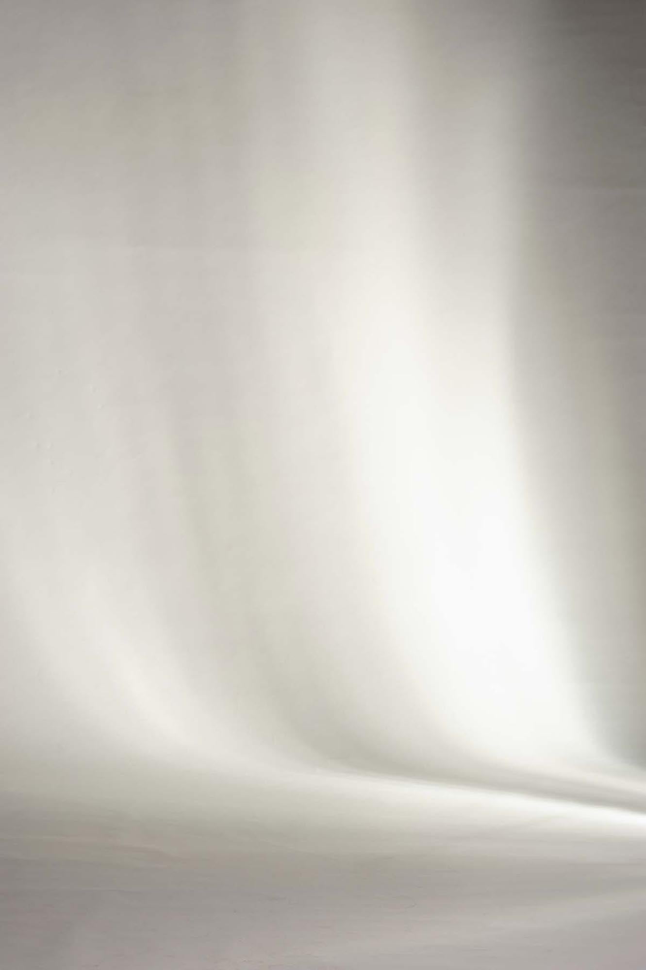 Erleben Sie mit dem Light Poster von Venture Home eine kreative Wandgestaltung, die Ihre Räume mit lebendigen Farben und inspirierenden Designs bereichert.