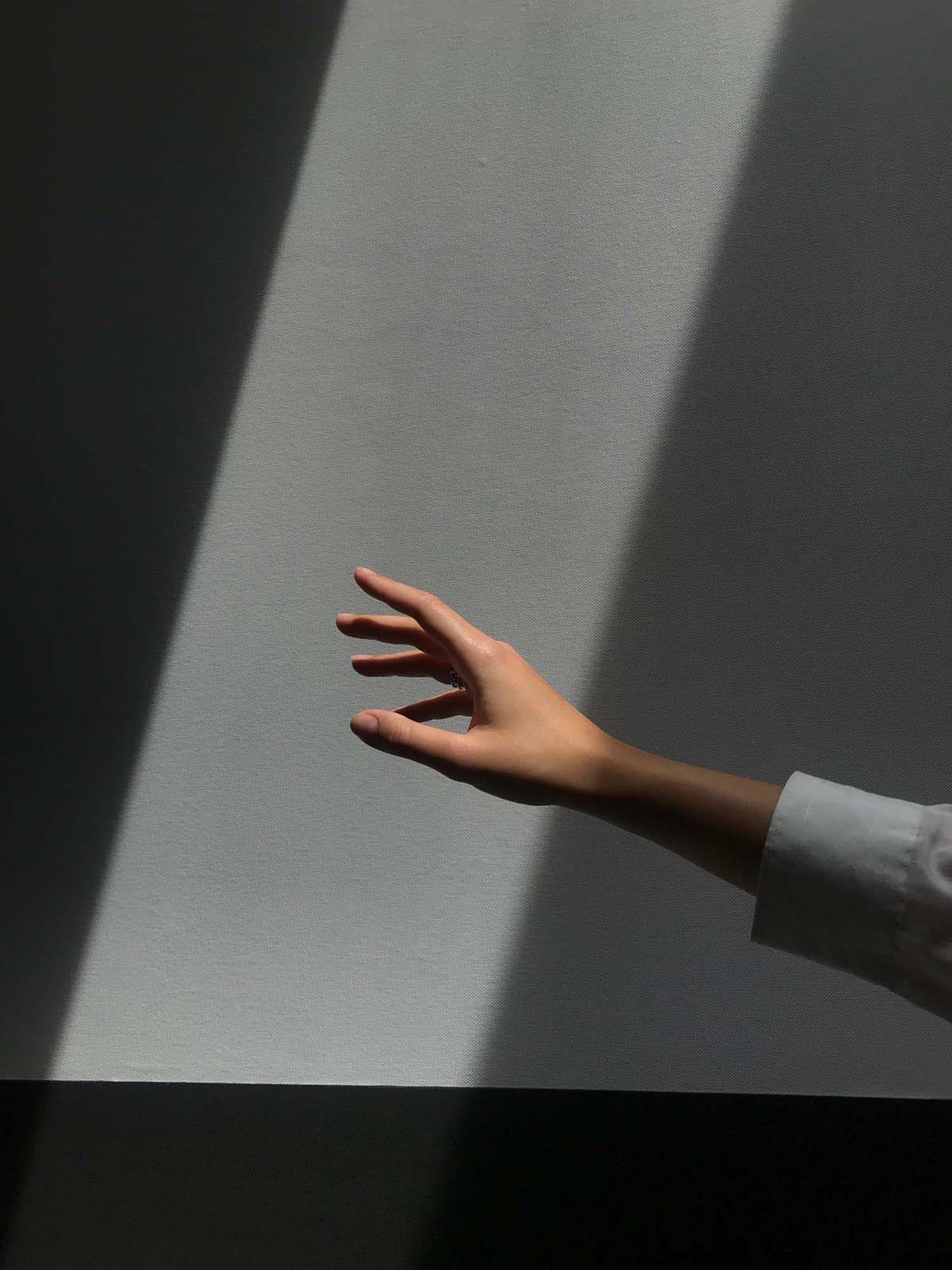 Kunstvolles Reaching Hand Poster von Venture Home für Ihr Zuhause.