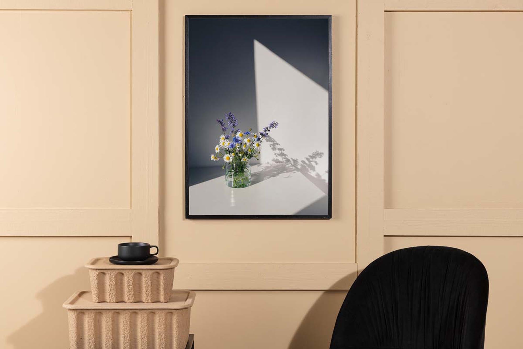 Verleihen Sie Ihrem Zuhause mit dem Blumen Poster von Venture Home einen Hauch von Natur. Hochwertige Materialien und lebendige Farben machen es zum perfekten Blickfang.
