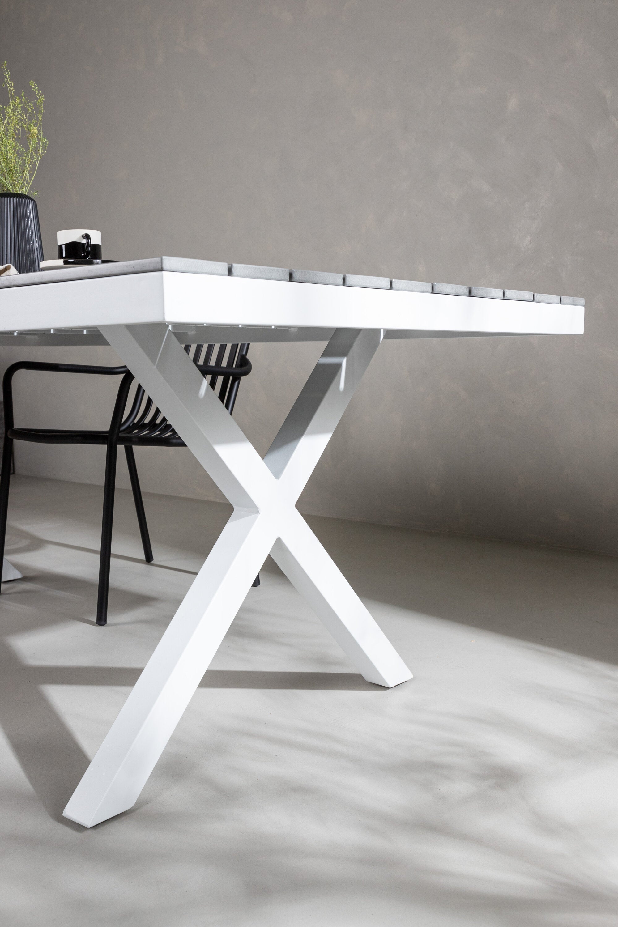 Garcia Gartentisch in Grau präsentiert im Onlineshop von KAQTU Design AG. Gartentisch ist von Venture Home