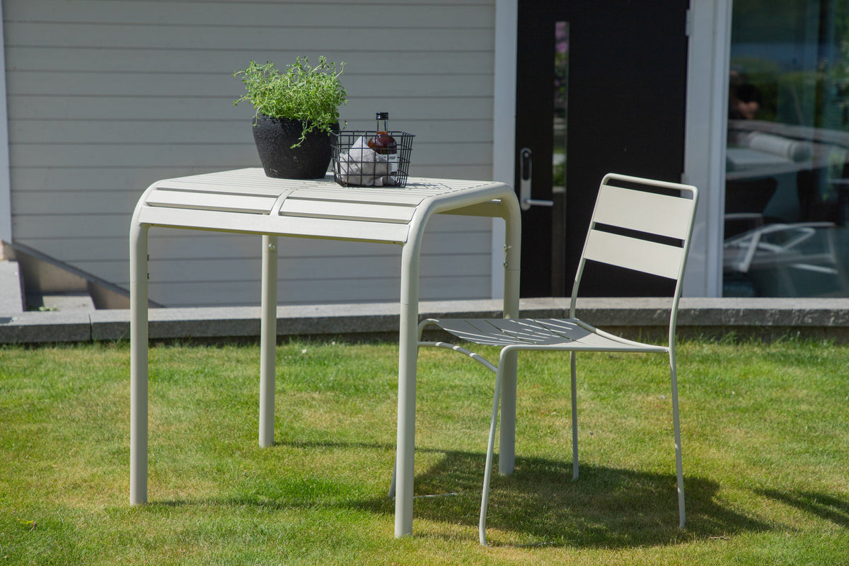 Borneo Beistelltisch in Beige präsentiert im Onlineshop von KAQTU Design AG. Beistelltisch Outdoor ist von Venture Home