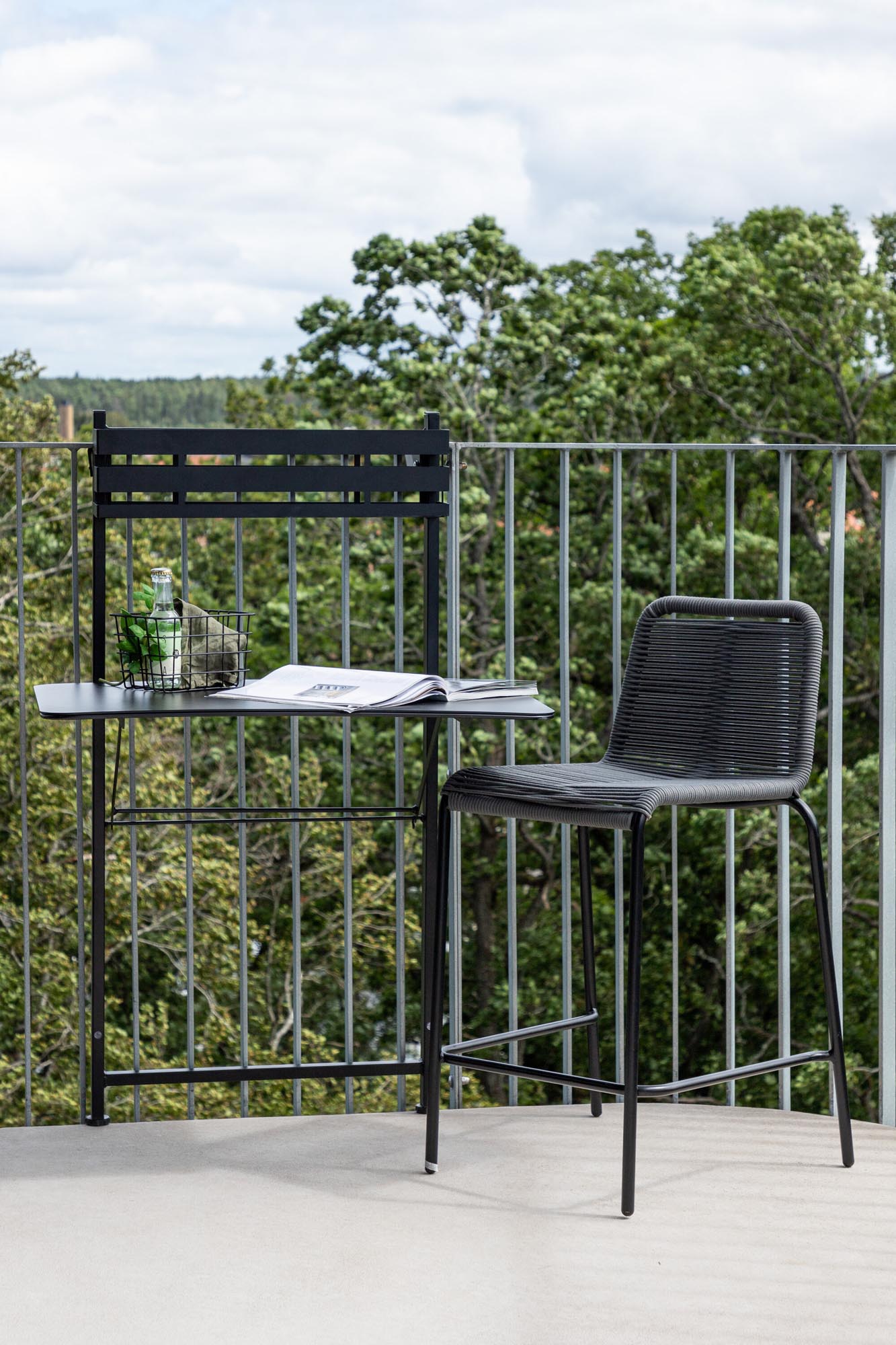 Borneo Cafe Tisch in Schwarz präsentiert im Onlineshop von KAQTU Design AG. Beistelltisch Outdoor ist von Venture Home