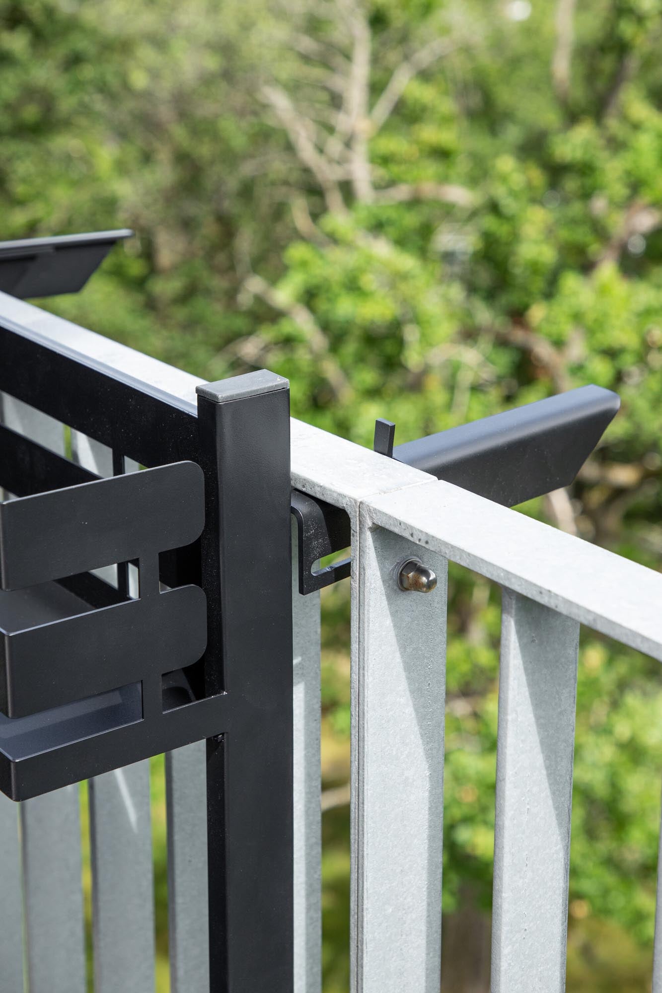 Borneo Cafe Tisch in Schwarz präsentiert im Onlineshop von KAQTU Design AG. Beistelltisch Outdoor ist von Venture Home