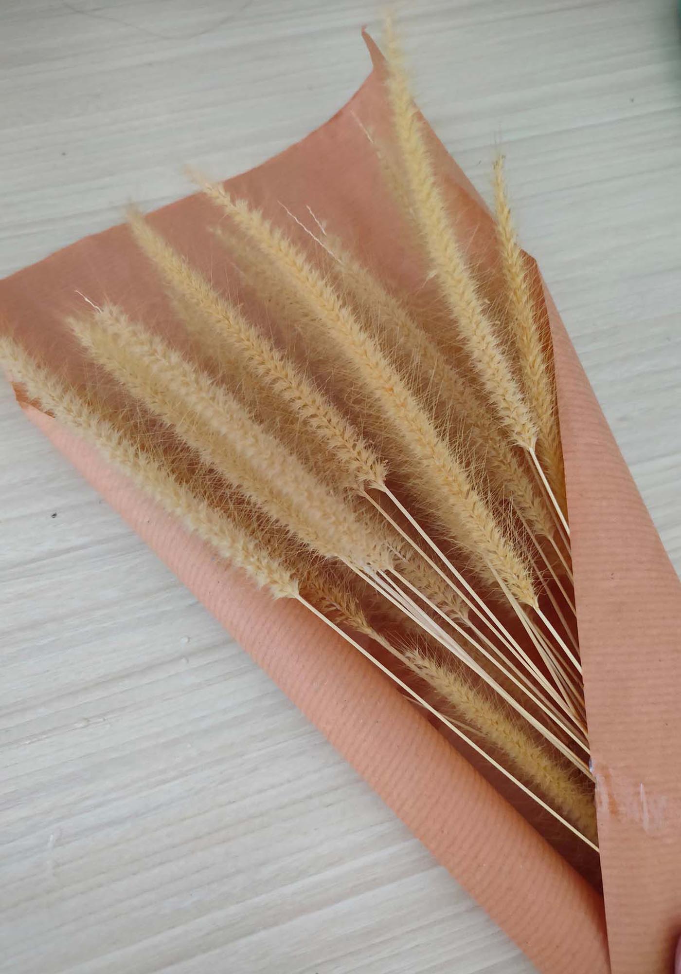 Trockenblumen-Kunstwerk: Verleihen Sie Ihrem Raum natürliche Eleganz.