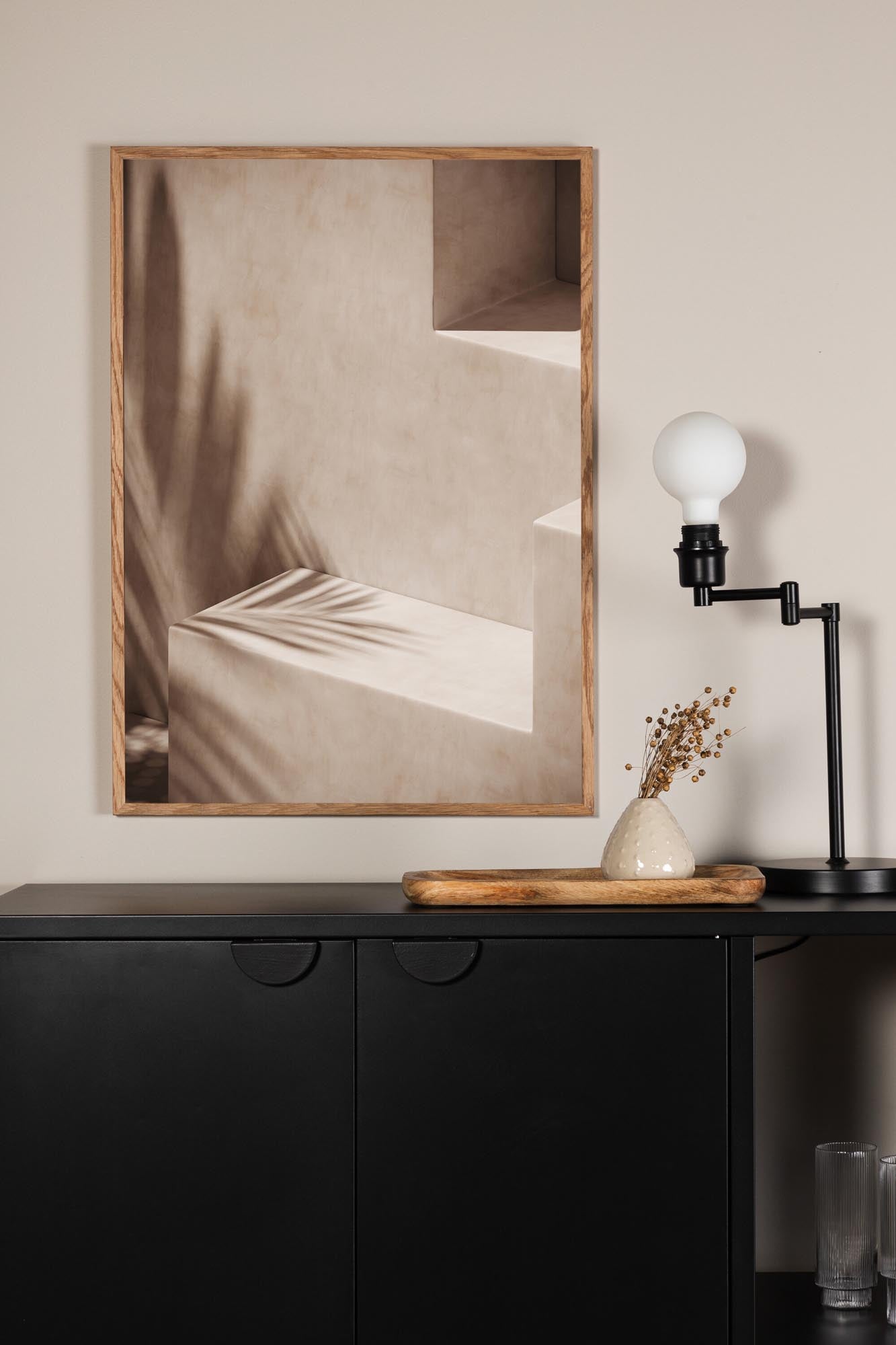 Bringen Sie mit dem Sun Stripes Poster von Venture Home die Leichtigkeit des Sommers in Ihr Zuhause! Ideal für jeden Raum.