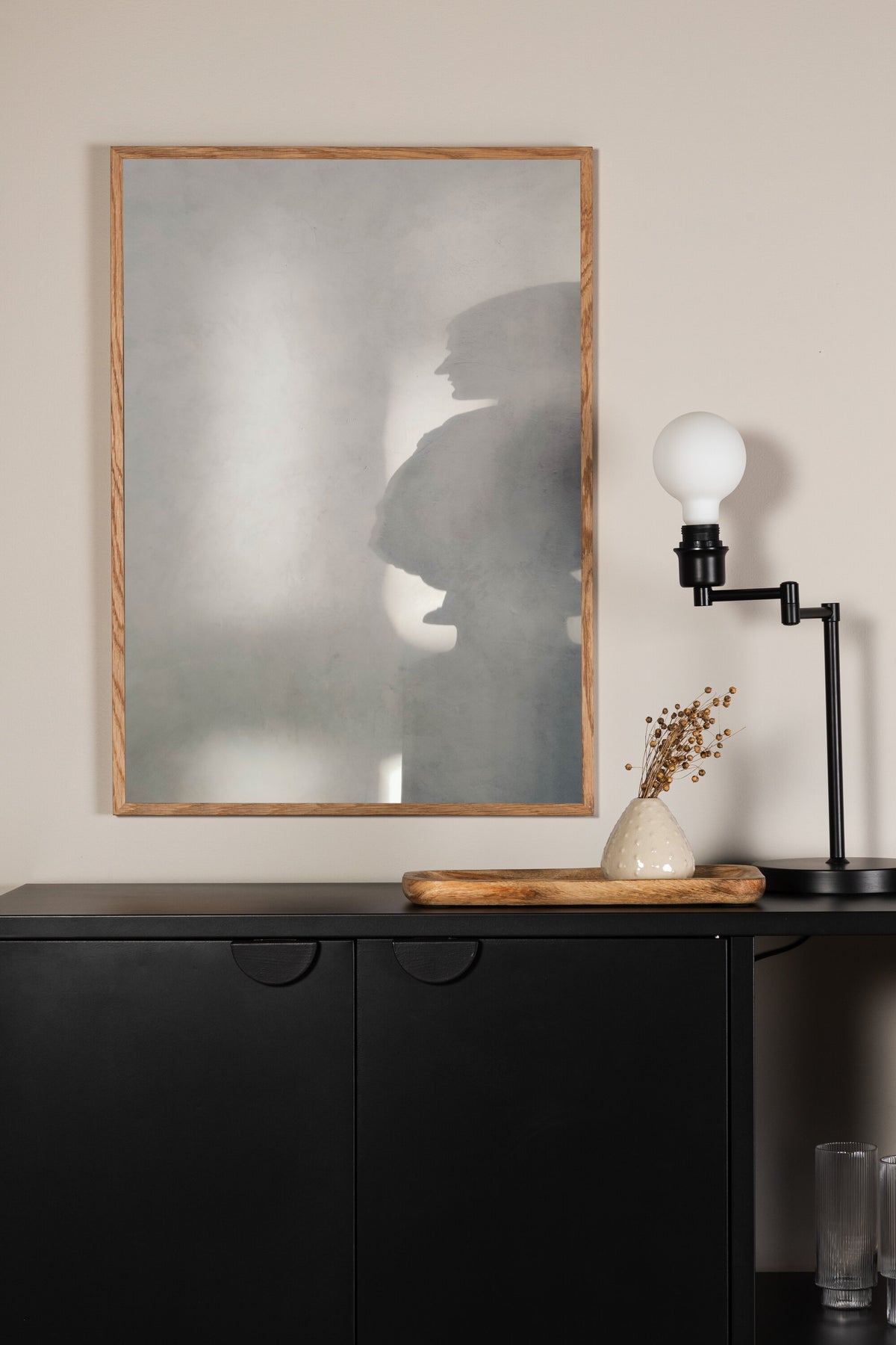 Human Shadow Poster in Grau präsentiert im Onlineshop von KAQTU Design AG. Bild ist von Venture Home
