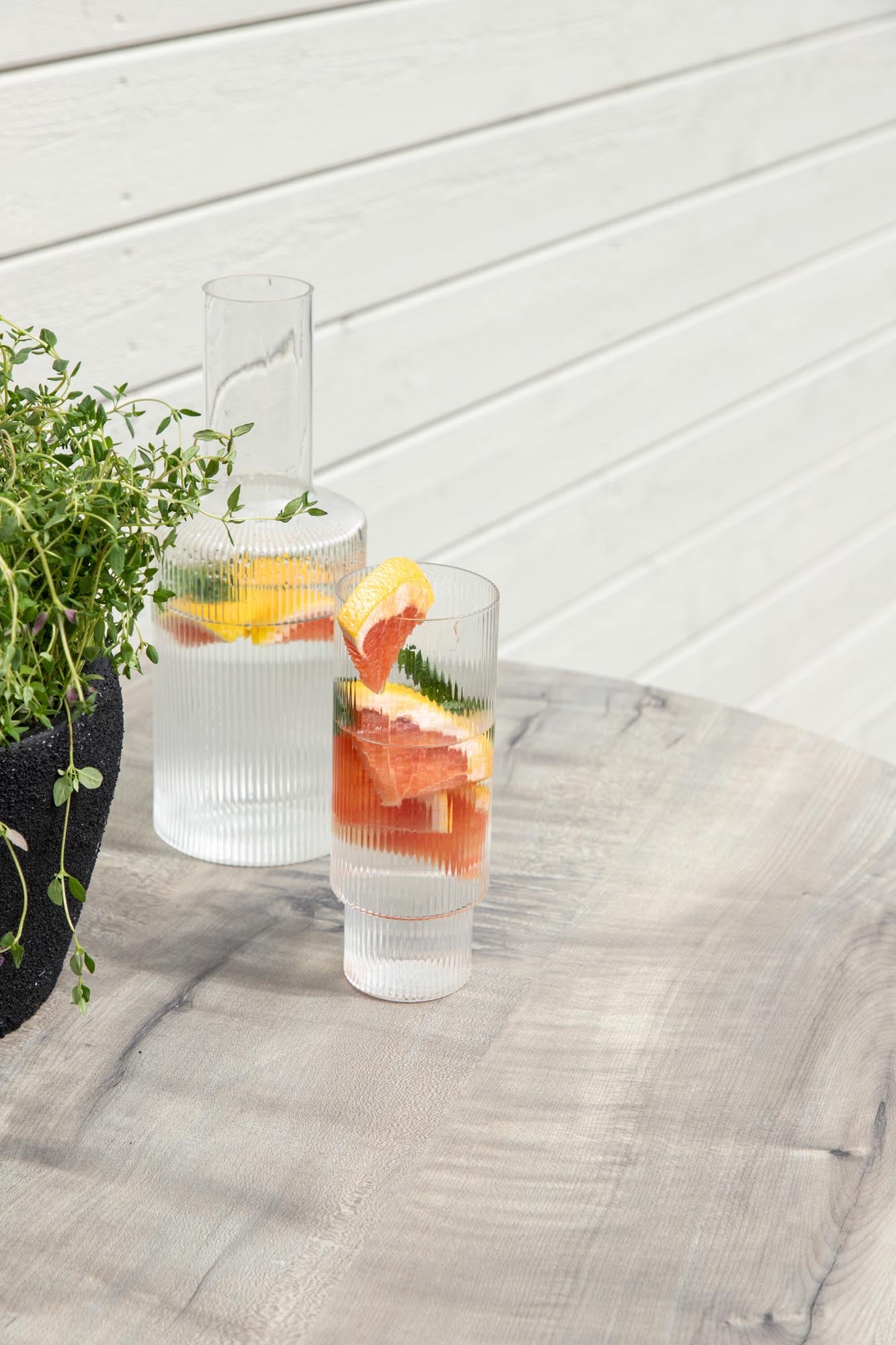 Moderner Milano Bartisch von Venture Home für stilvolle Einrichtung.