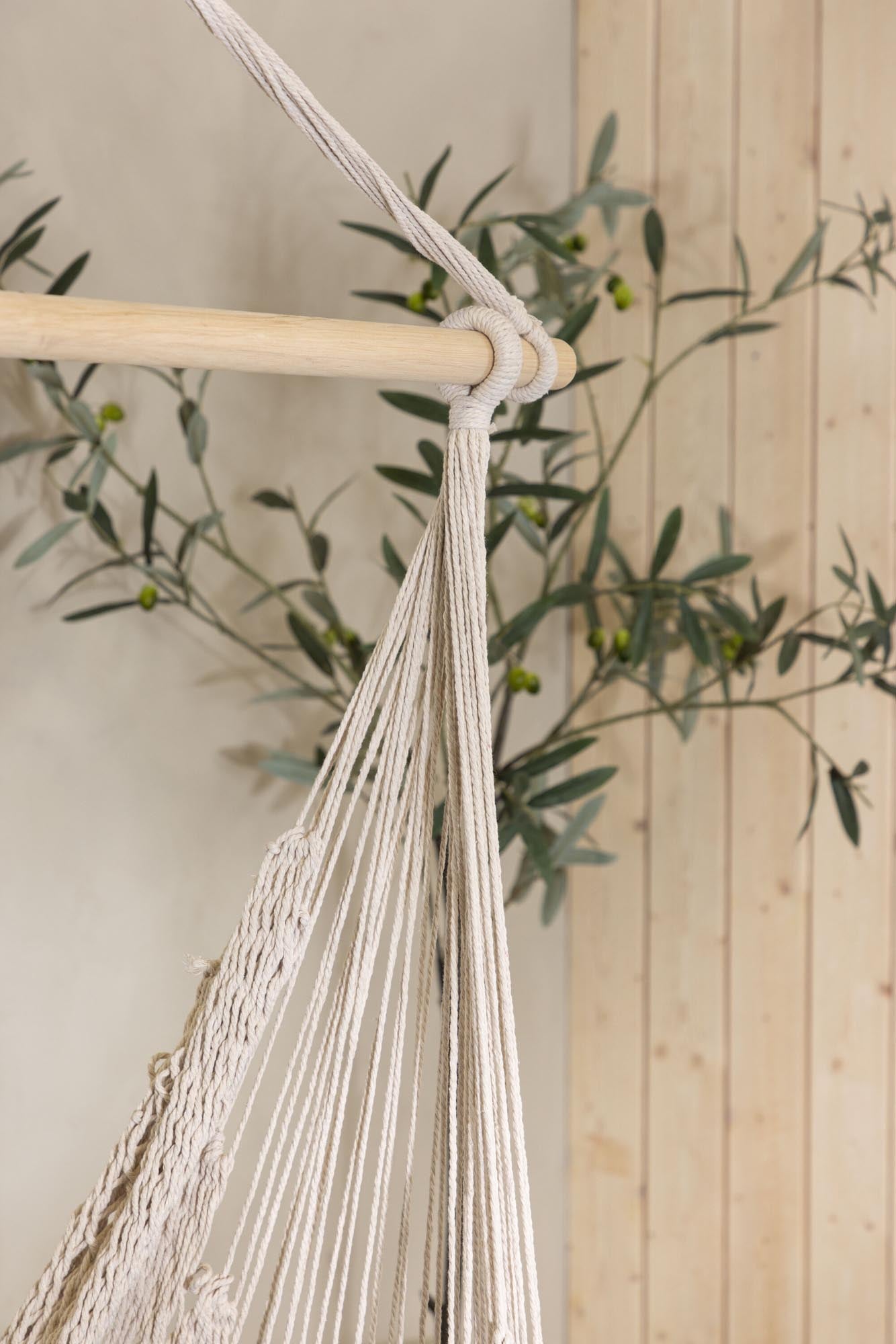 Genießen Sie entspannte Stunden im Kalino Hängesessel von Venture Home. Stilvolles Design und hochwertige Materialien für Ihren Außenbereich.